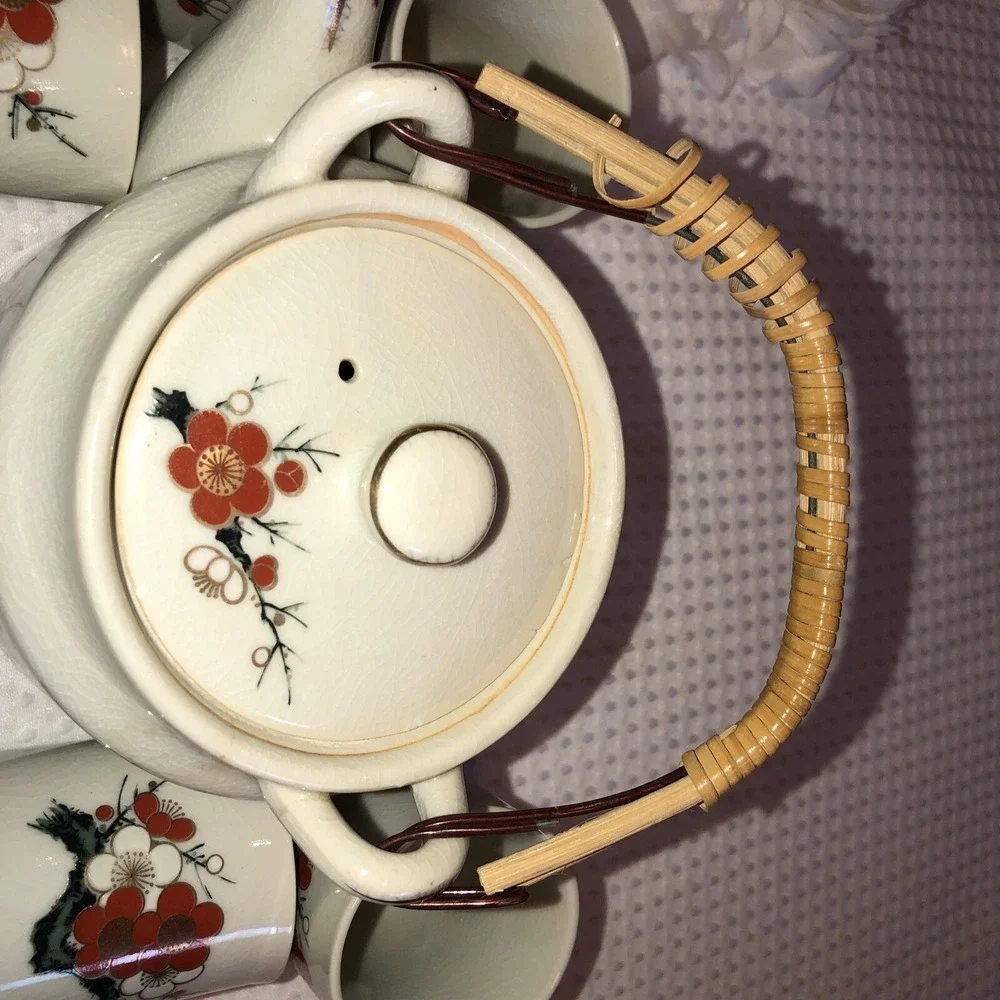 Japanese Kettle and Tea Cups - Sake - floral Ceramic - Japan -